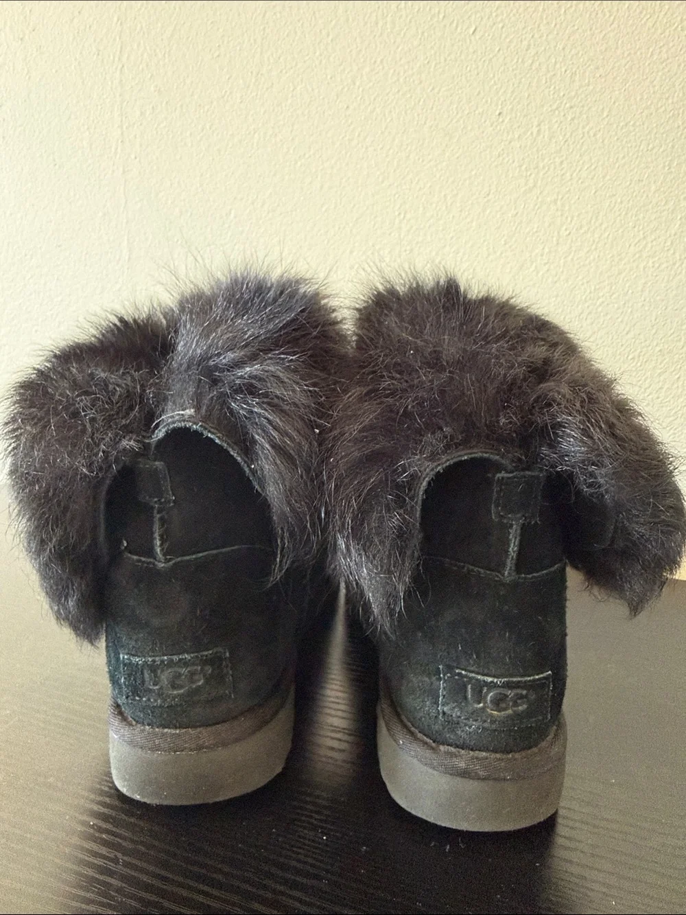 Authentic UGG Black Mini Sheepskin Boots – Women’s Size 8